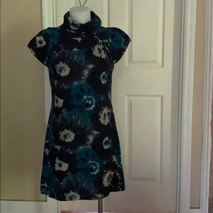Women’s small blue-patterned dress